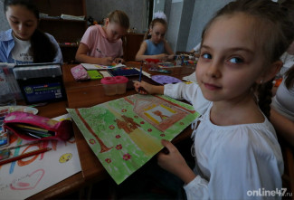 «Главная задача — сохранить ребенка в семье»: как устроена система помощи сиротам в Ленобласти