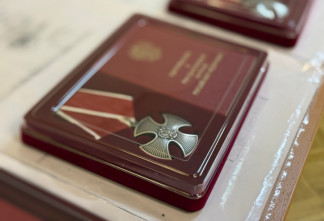 Семьям погибших бойцов СВО во Всеволожске вручили государственные награды