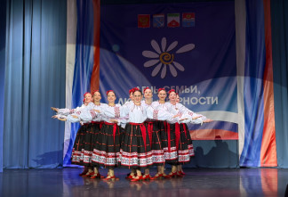 Три новые семьи появились в Волхове во время праздника ко Дню семьи, любви и верности