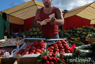 Фрукты и овощи продолжат дорожать? Во сколько обойдутся сезонные продукты жителям Ленобласти и что ждать осенью