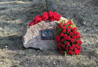 Камень в основание мемориала «Гвоздика» заложили в Выборгском районе Ленобласти