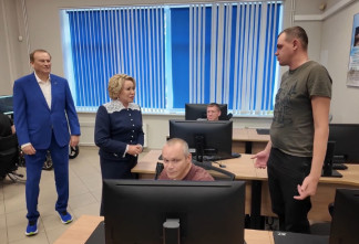 «Передайте привет Владимиру Путину»: Александр Дрозденко рассказал о встрече с проходящим реабилитацию в Кластере участником СВО