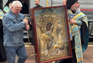 В Тихвин из Москвы вернулась икона Божией Матери